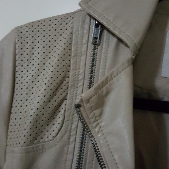 Jacket - Picture 2 of 7